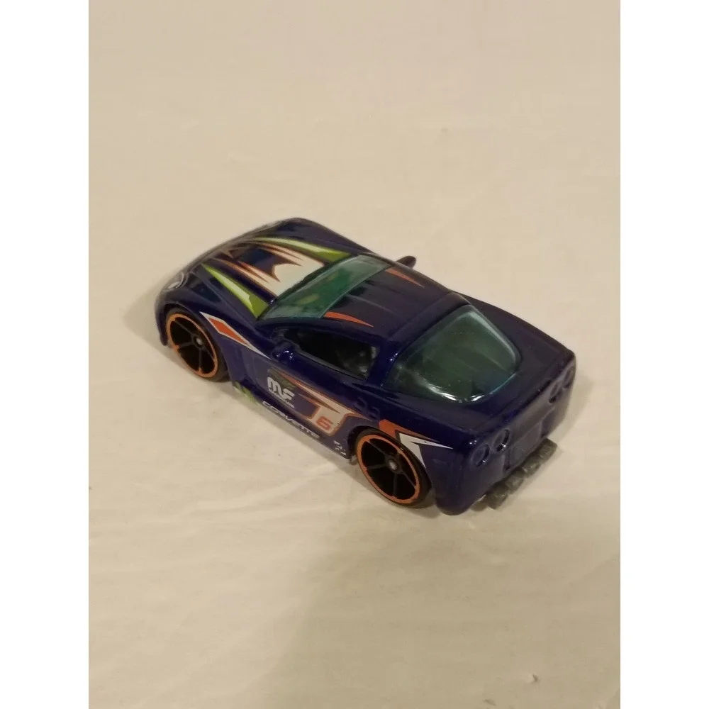 Hot Wheels 2005 Corvette C6 Purple Metallic Diecast Car 1:64 Racing Graphics